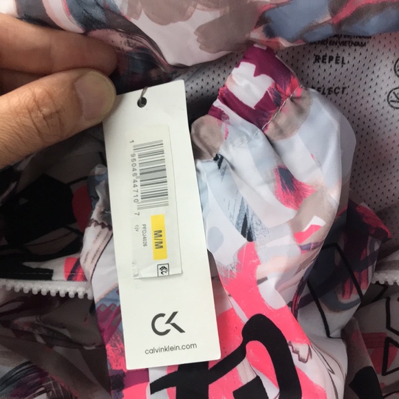 New Calvin Klein 1/4 zip printed Pullover Size M with tags floral print⭐⭐️⭐️⭐️⭐️ - Picture 6 of 9